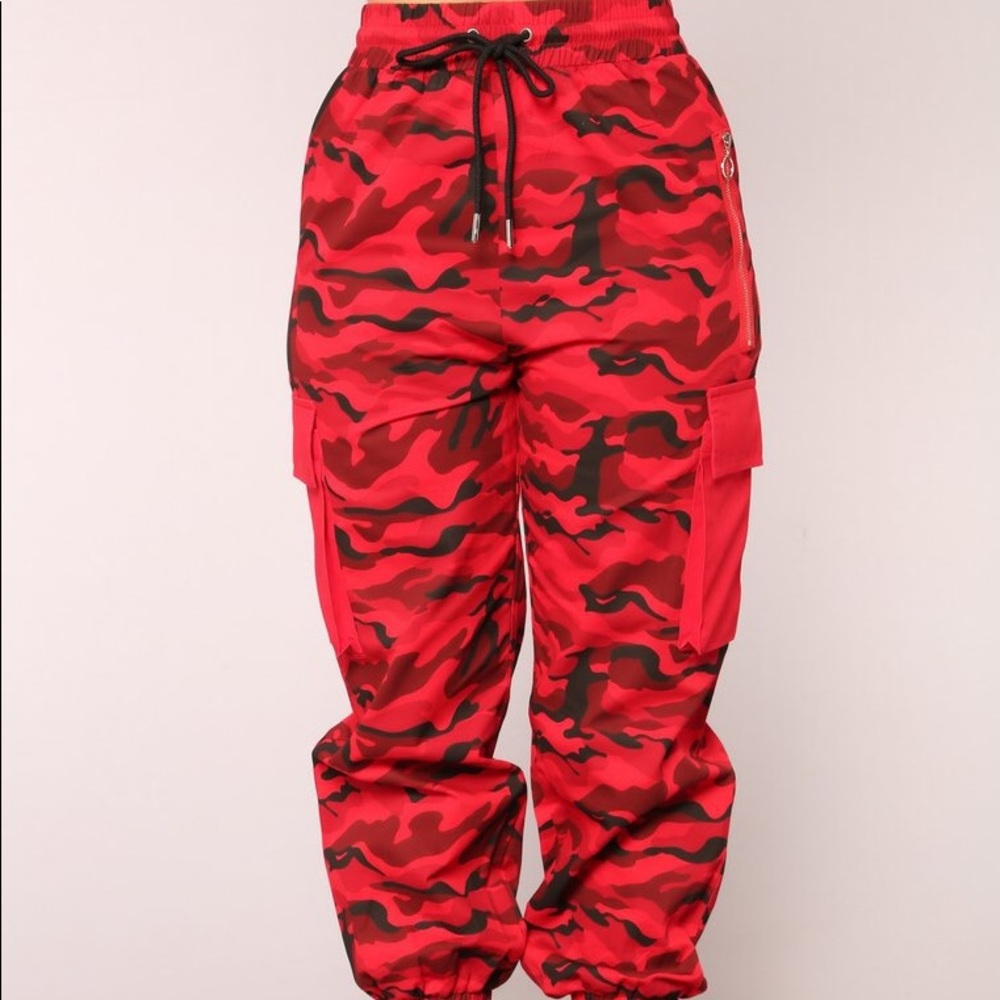 Fashion Nova Red/Black Camo Cargo Joggers (28-29)